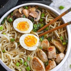 Ramen au poulet (ramen fait maison)